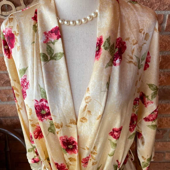 Alexandria Nicole • Medium • Floral • Gold/Red • Satin • Robe - Picture 3 of 15